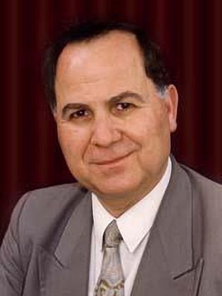 محمود عبدالعزيز