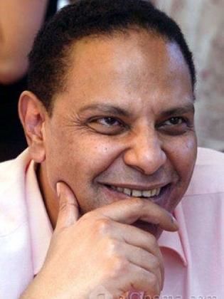 علاء الأسواني